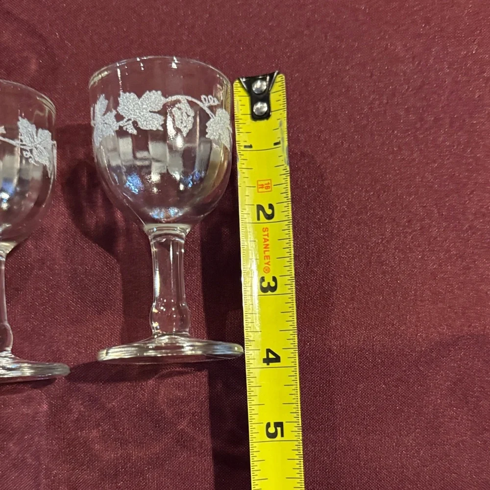 Vintage Leaf-Patterned Cordial Glasses (Set of 6) - Picture 6 of 8